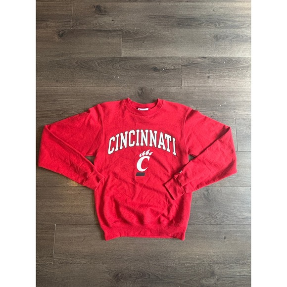 Champion Tops - Champion Cincinnati Bearcats Crewneck Sweatshirt Red XS NCAA Collegiate Pullover